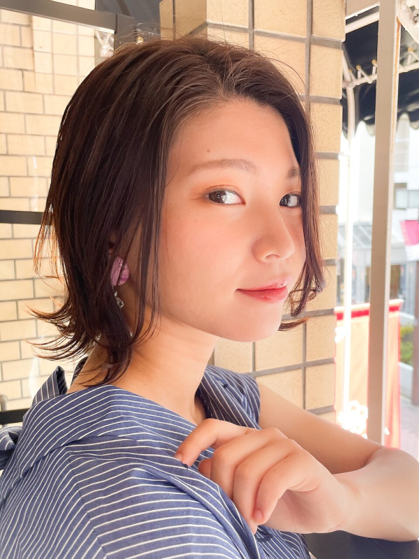 横顔美人な外ハネスタイル