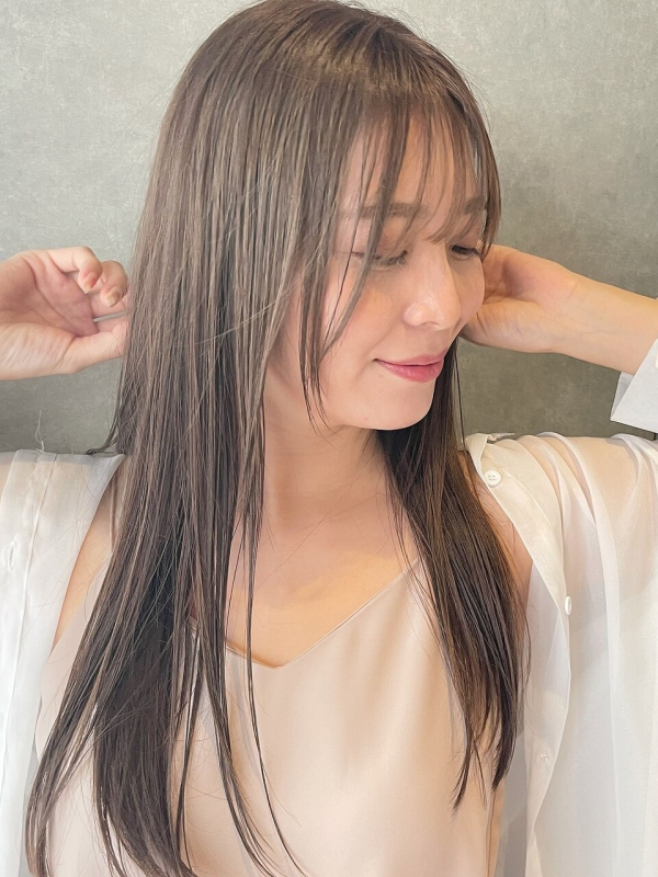 シースルーバング×グレージュカラー