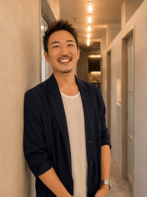 西館 亮太